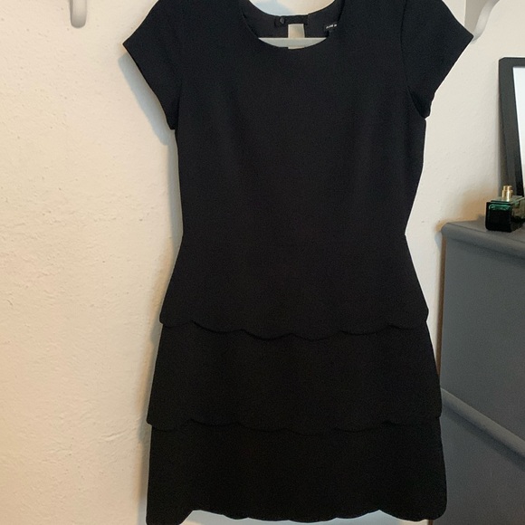 Club Monaco Black Colby mini Cocktail Dress with scalloped bottom Size 0 - Picture 4 of 6